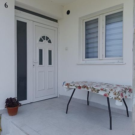 Matija Airport Apartment Mitrovici  Exteriör bild