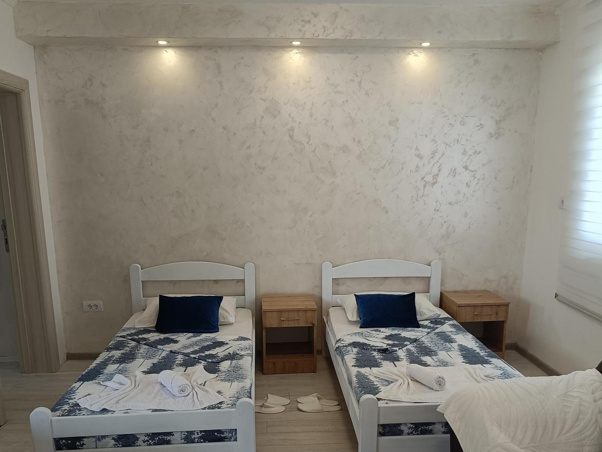 Matija Airport Apartment Mitrovici  Exteriör bild